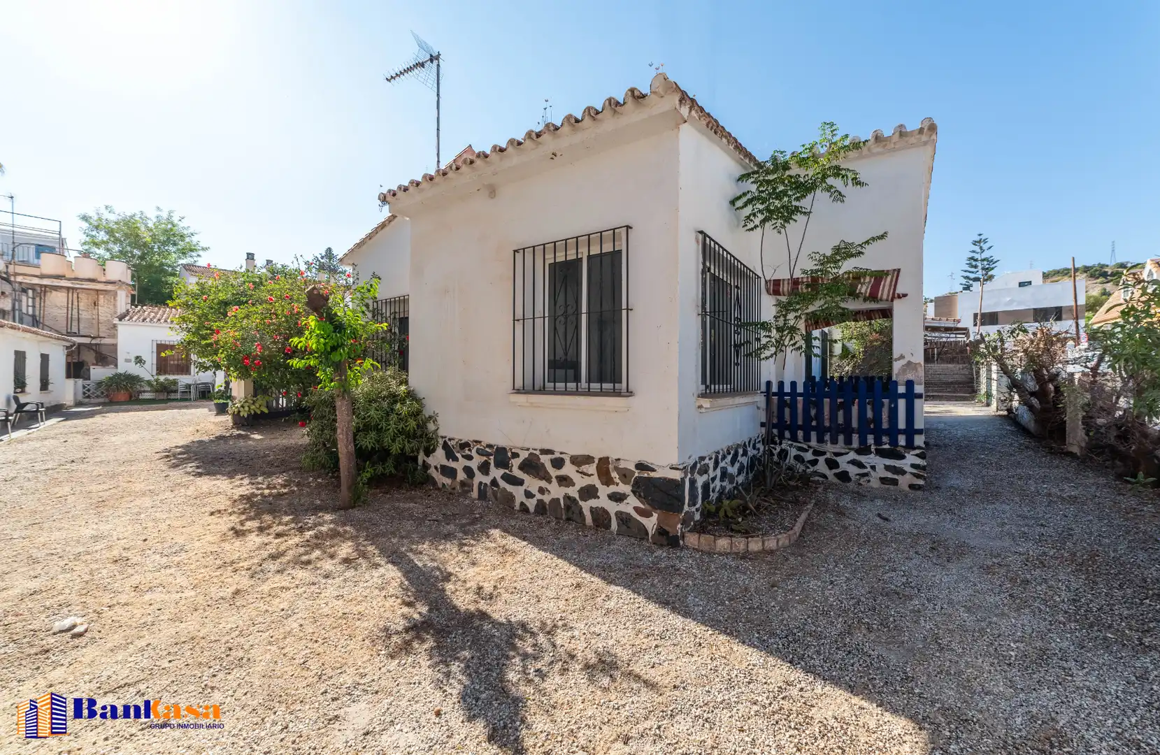 Vista exterior de Casa o xalet en venda en Málaga amb Jardí privat