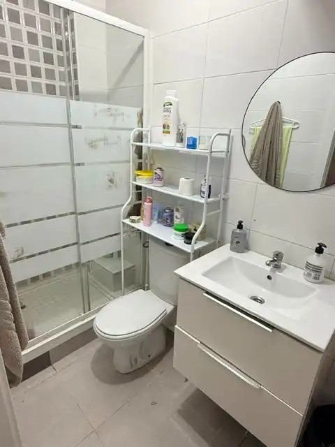 Bany de Estudi en venda en L'Hospitalet de Llobregat amb Aire condicionat