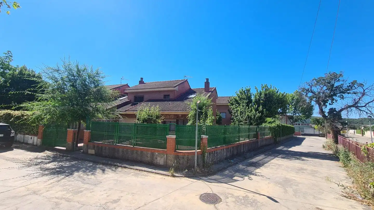 Exterior view of Houses for sale in La Adrada   with Private garden