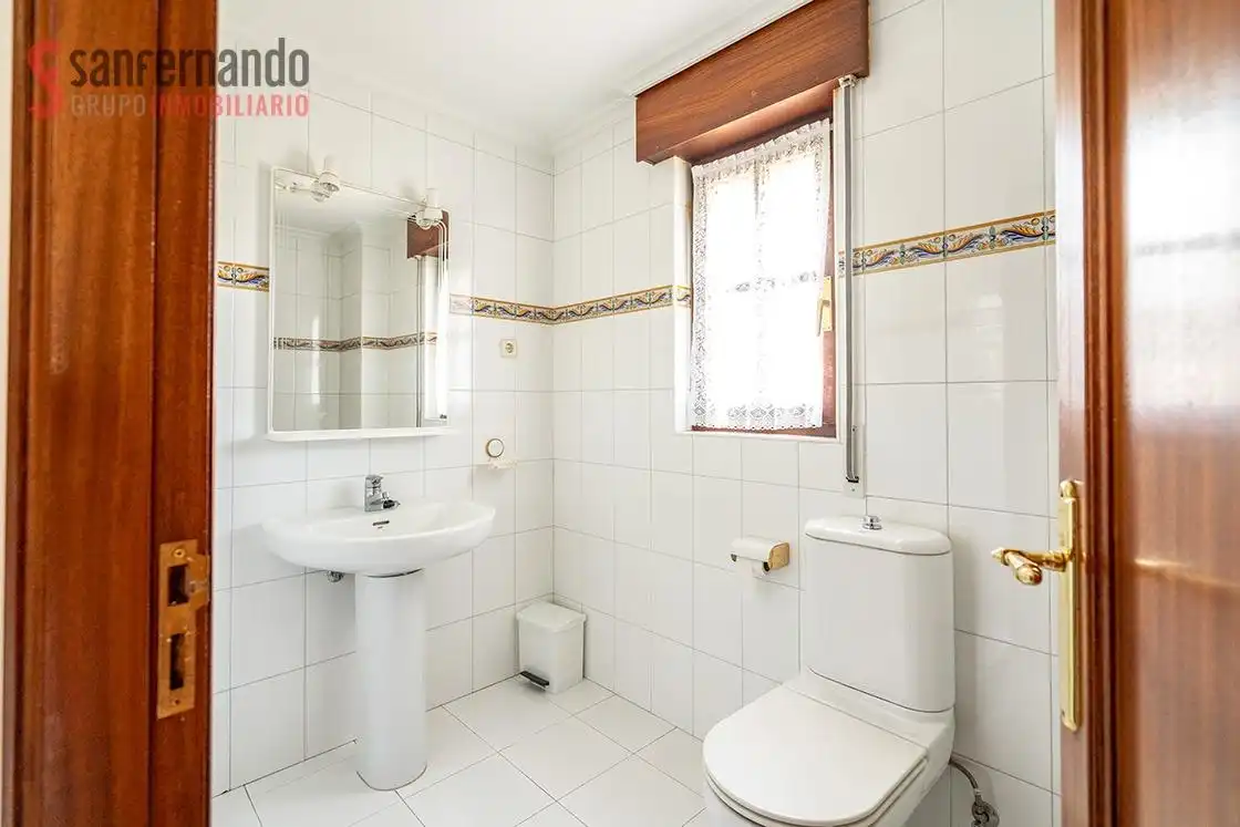 Baño de Casa o chalet en venta en Penagos con Calefacción, Jardín privado y Parquet