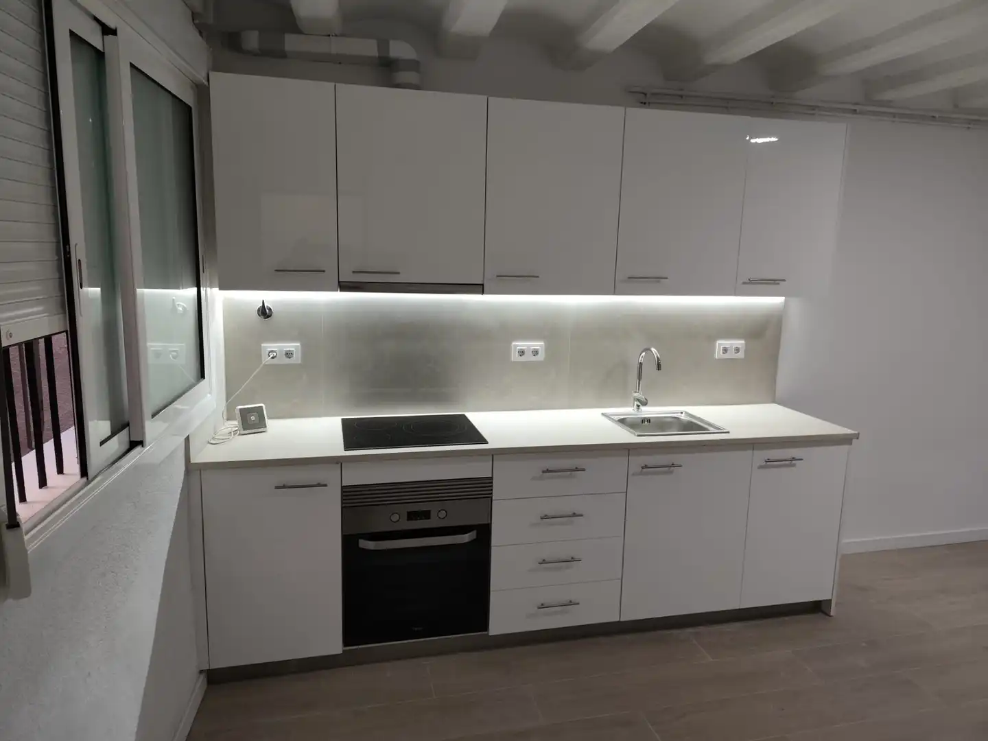 Küche von Loft zum Verkauf in Barcelona mit Ofen