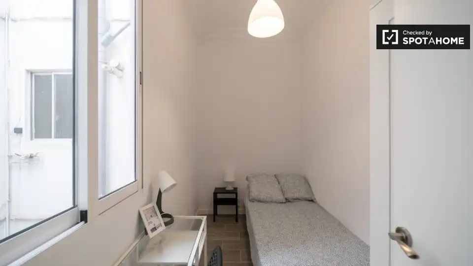 Habitación de Piso de alquiler en Valencia con Aire acondicionado, Calefacción y Amueblado