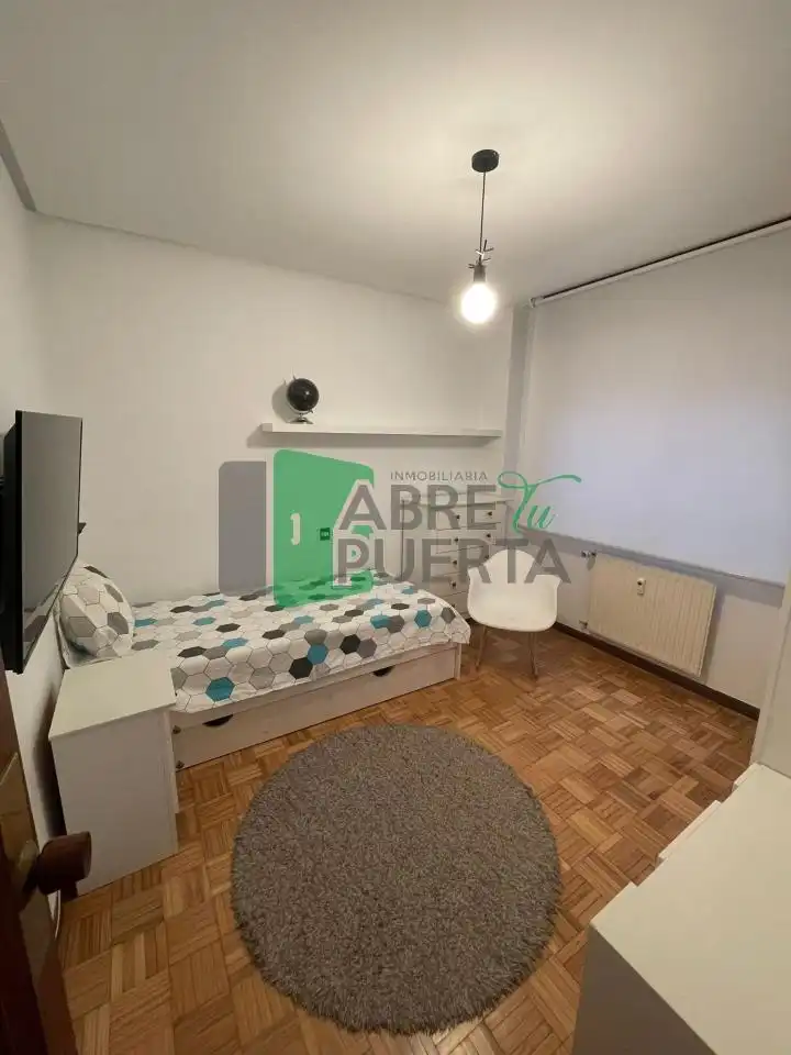 Piso en venta en Ourense Capital  con Calefacción, Terraza y Amueblado