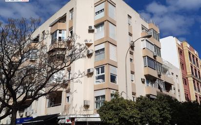 Exterior view of Apartment for sale in  Sevilla Capital  with Air Conditioner, Heating and Terrace