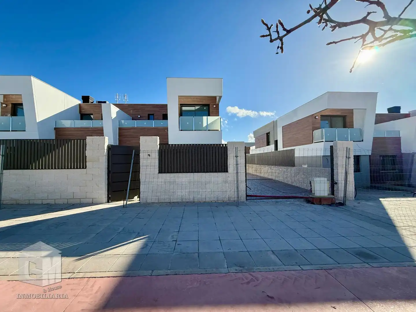 Vista exterior de Casa adosada en venta en Villaviciosa de Odón con Calefacción, Jardín privado y Terraza