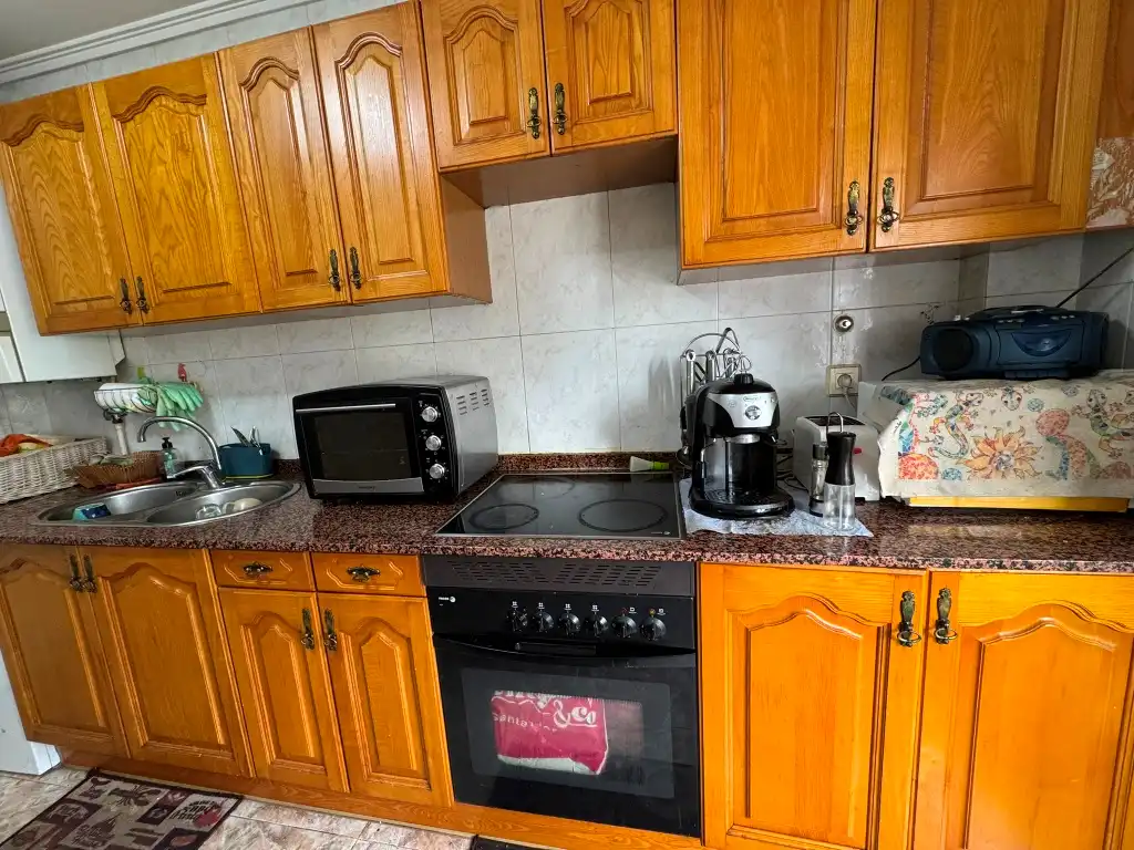 Cuina de Pis en venda en Gijón  amb Calefacció, Parquet i Traster