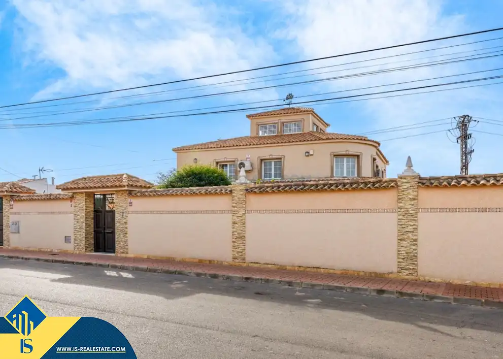 Villa avec piscine à vendre à Zona Carrefour - Urbanizaciones