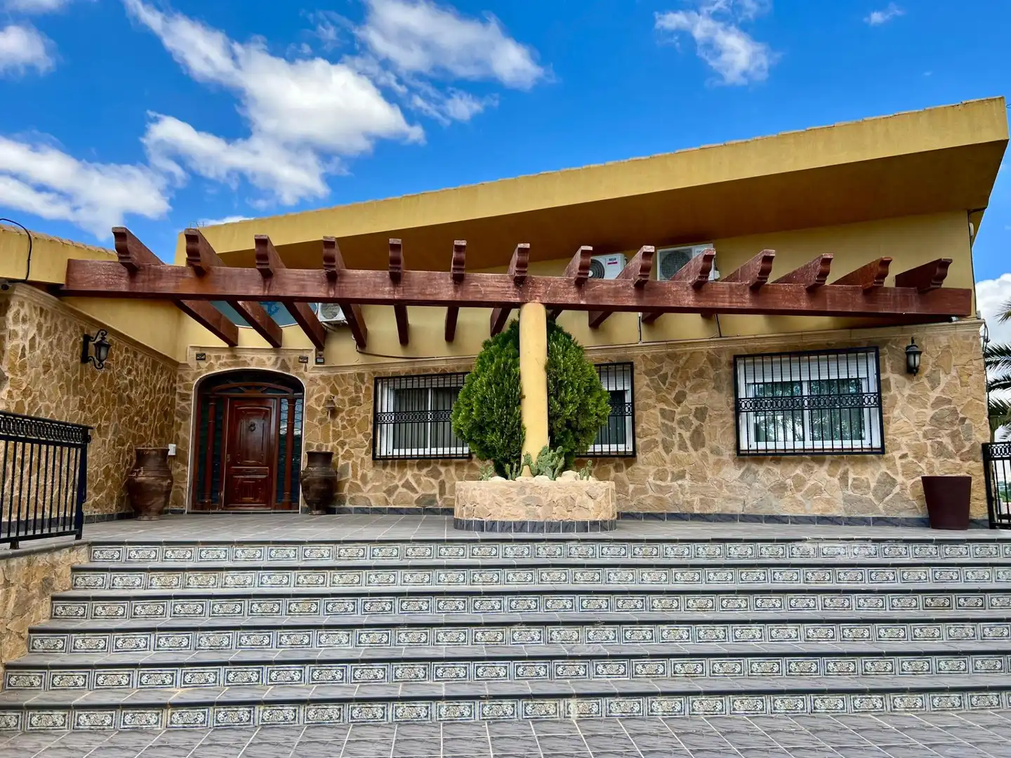Vista exterior de Finca rústica en venda en Sax amb Aire condicionat, Jardí privat i Terrassa