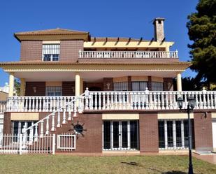 Vista exterior de Casa o xalet en venda en  Córdoba Capital amb Aire condicionat, Terrassa i Piscina