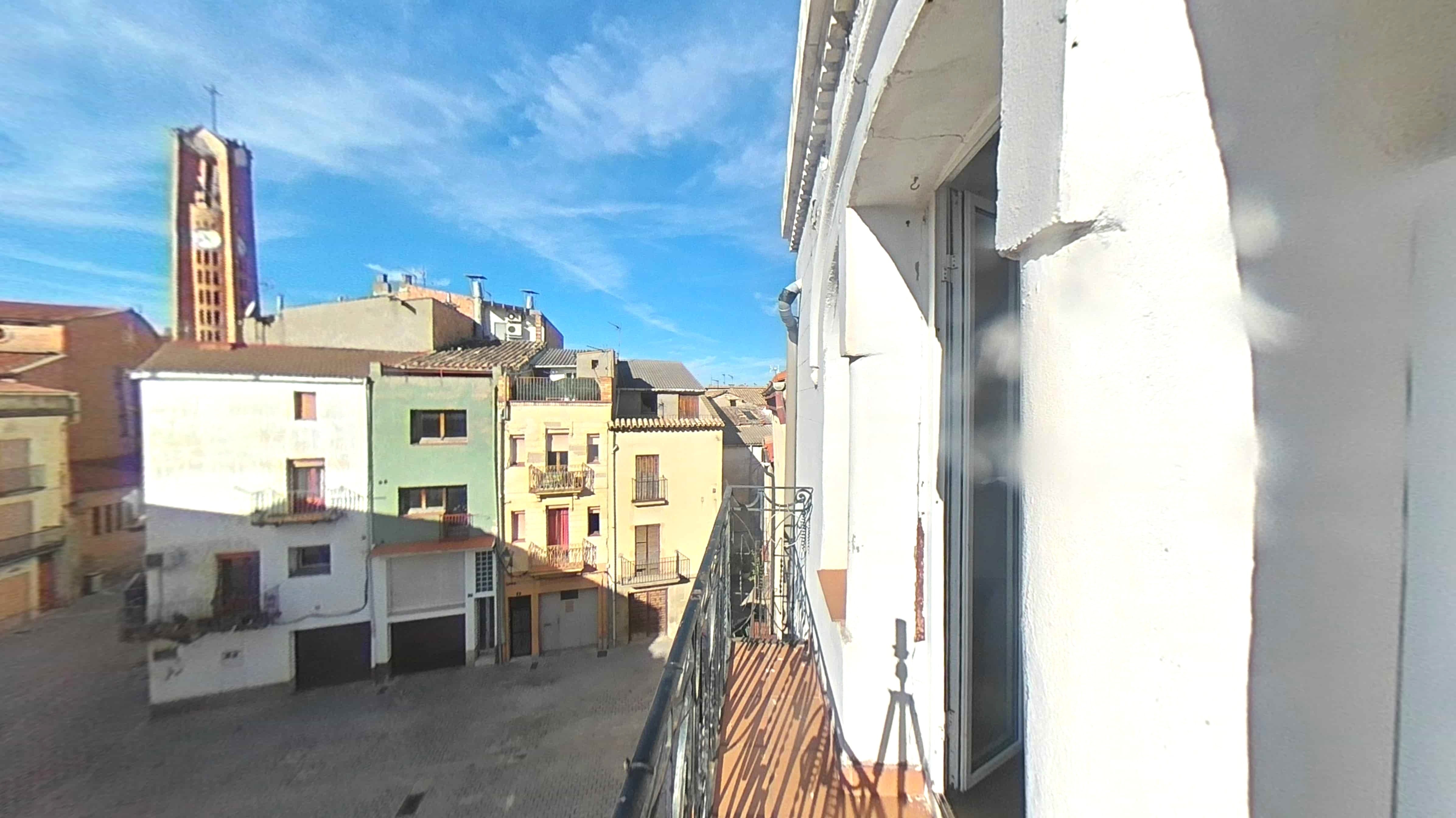 Vista exterior de Pis en venda en Artesa de Segre amb Parquet i Balcó