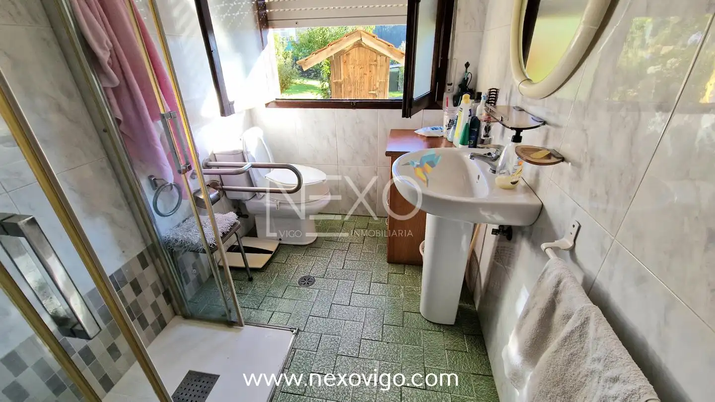 Baño de Casa o chalet en venta en Moaña con Jardín privado, Terraza y Trastero