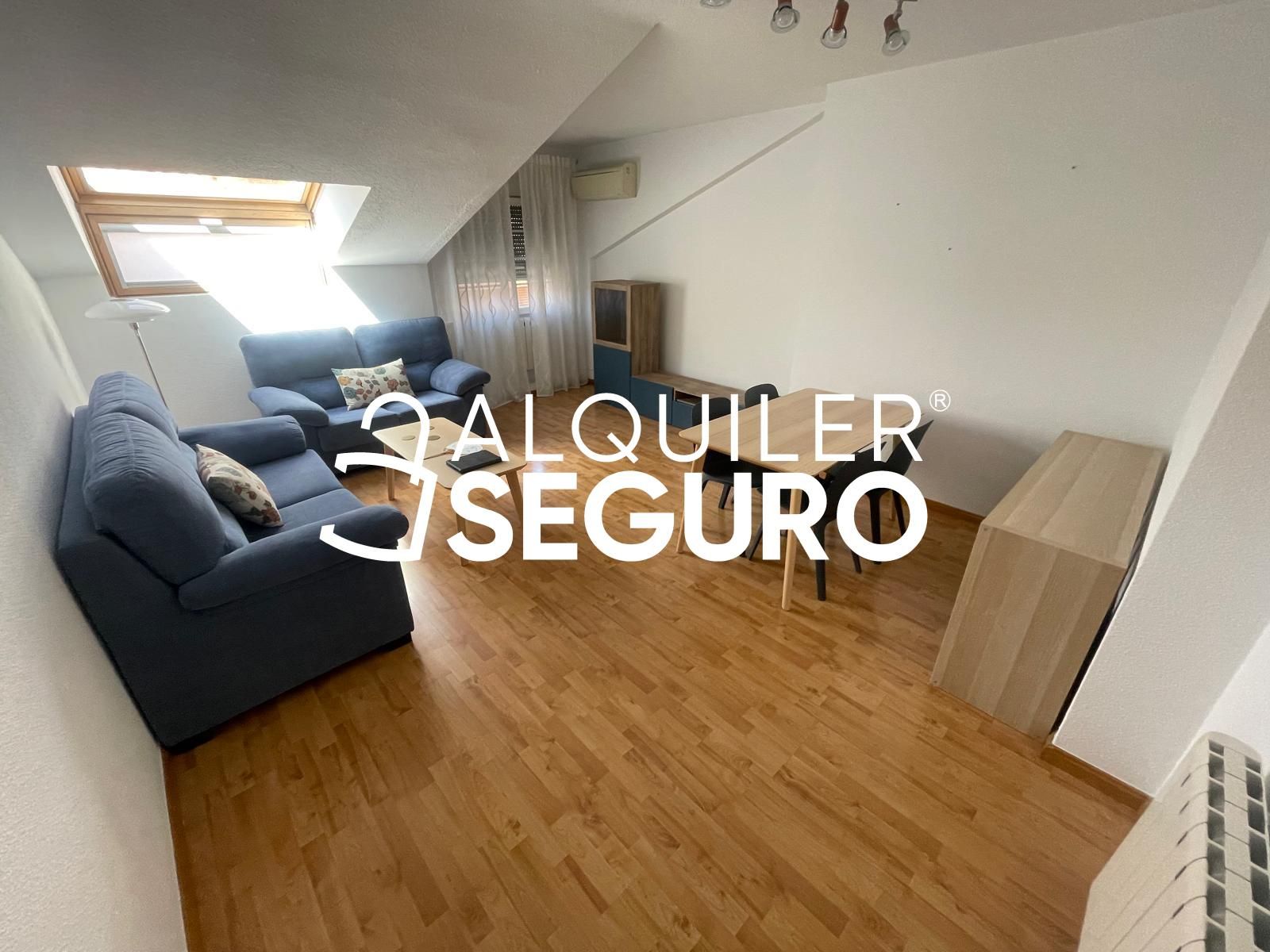 Living room of Attic to rent in Guadalix de la Sierra  with Heating, Terrace and Furnished