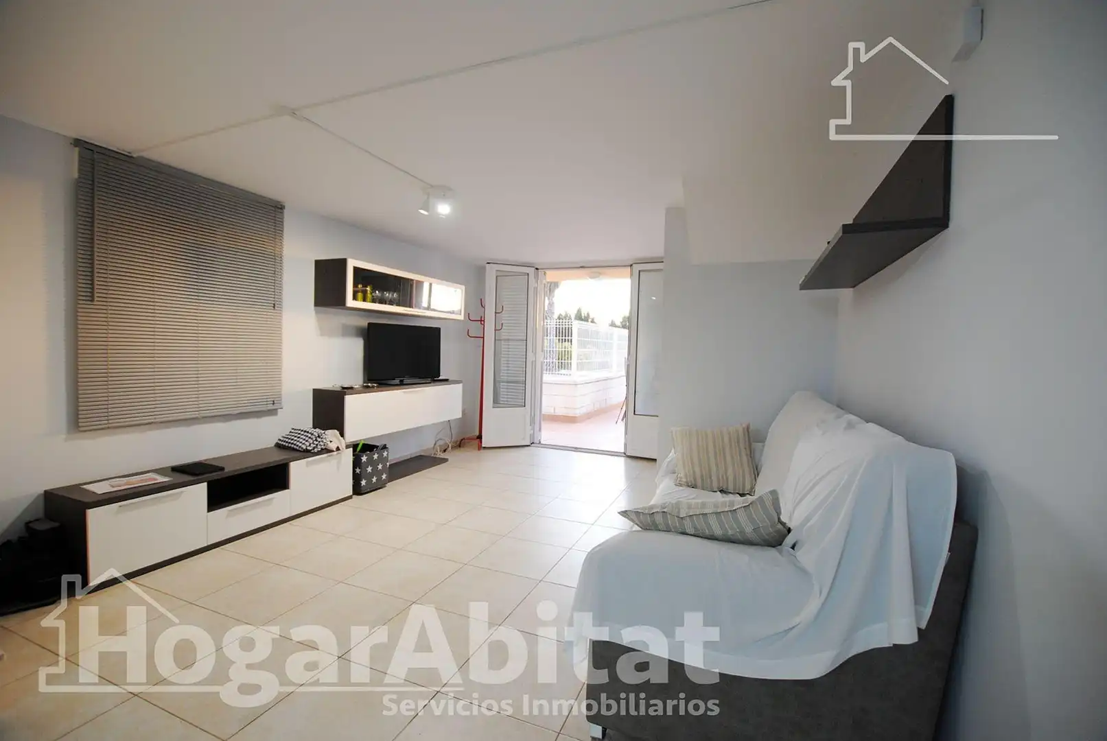 Wohnzimmer von Einfamilien-Reihenhaus zum Verkauf in Oliva mit Terrasse, Möbliert und Balkon