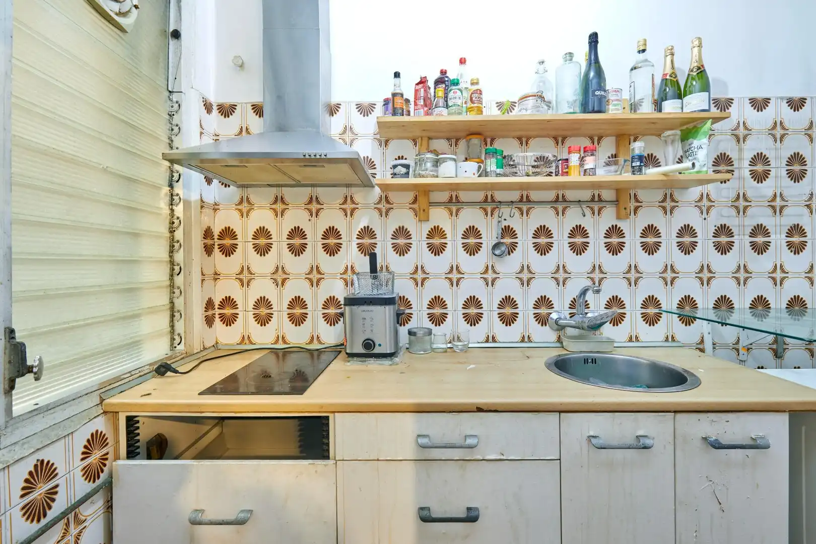 Küche von Wohnung zum Verkauf in Barcelona mit Abstellraum und Balkon