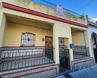 Vista exterior de Casa o xalet en venda en Mairena del Aljarafe amb Terrassa