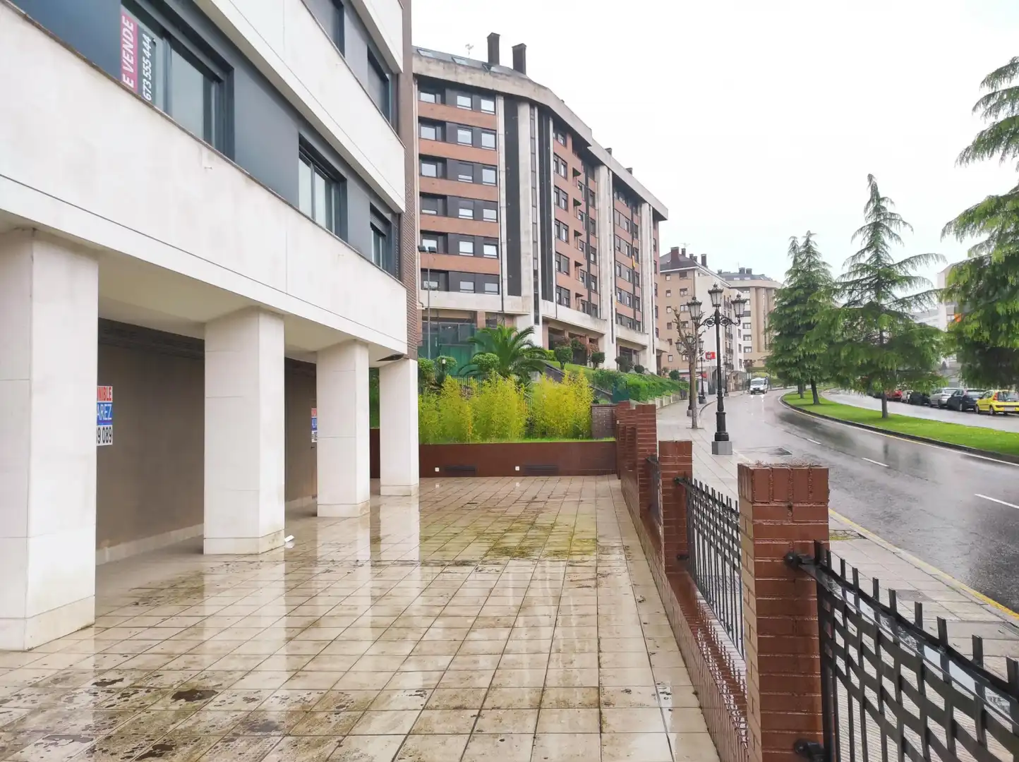 Vista exterior de Local de alquiler en Oviedo 