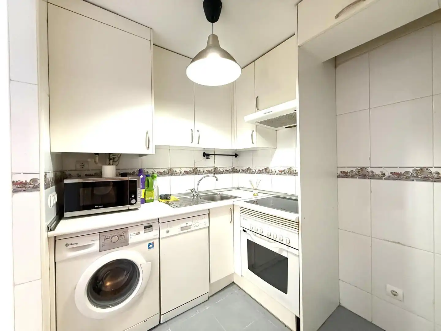 Cuina de Apartament en venda en Madrid amb Aire condicionat, Calefacció i Jardí privat