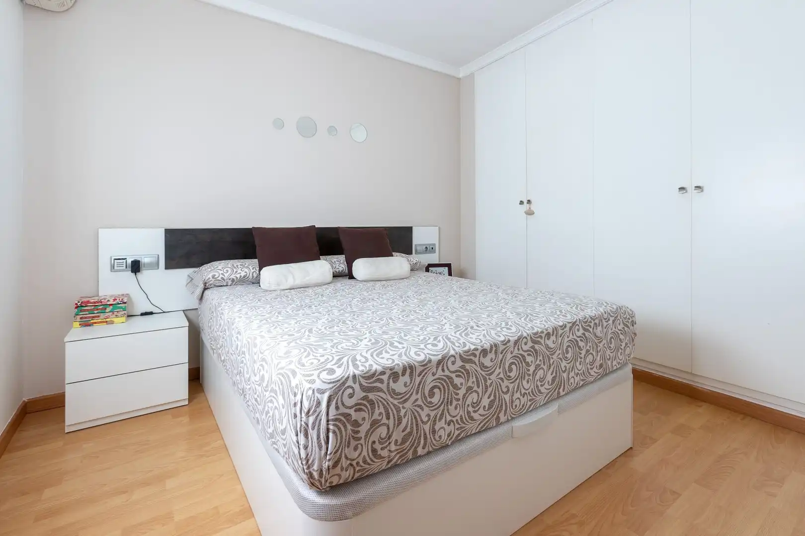 Schlafzimmer von Einfamilien-Reihenhaus zum Verkauf in Roses mit Klimaanlage, Heizung und Terrasse