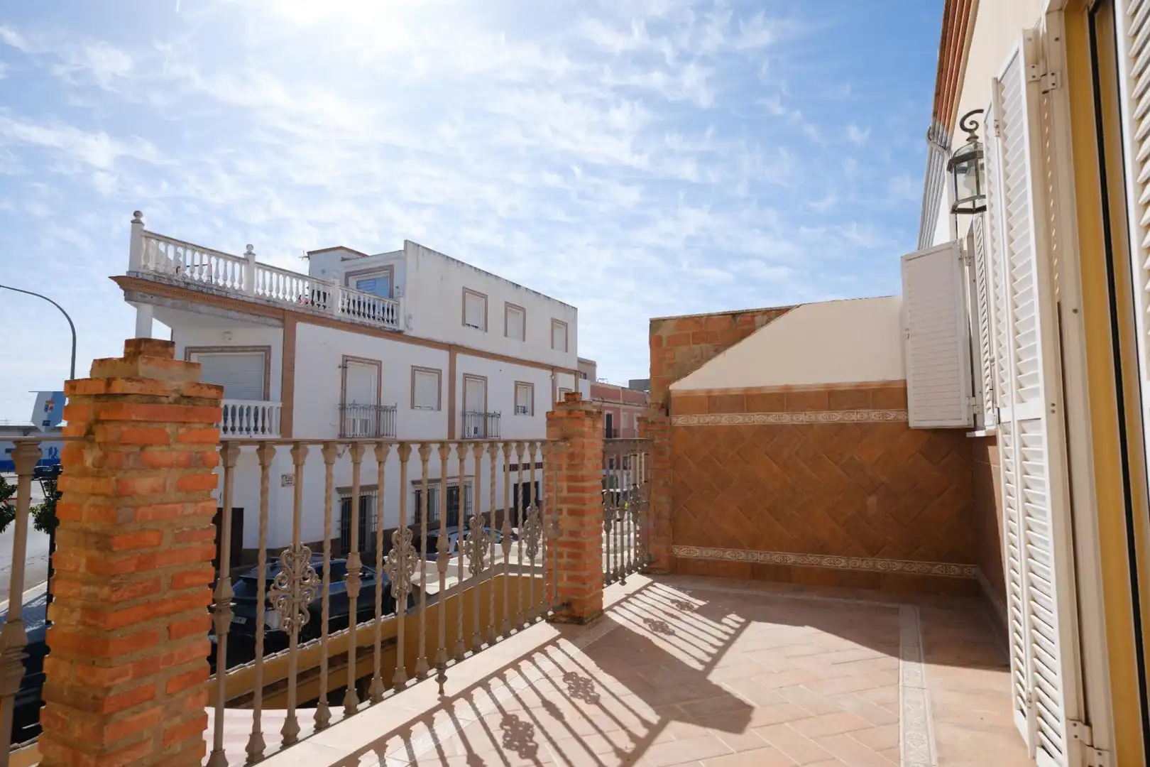 Terrasse von Einfamilien-Reihenhaus zum Verkauf in La Algaba mit Klimaanlage, Heizung und Terrasse