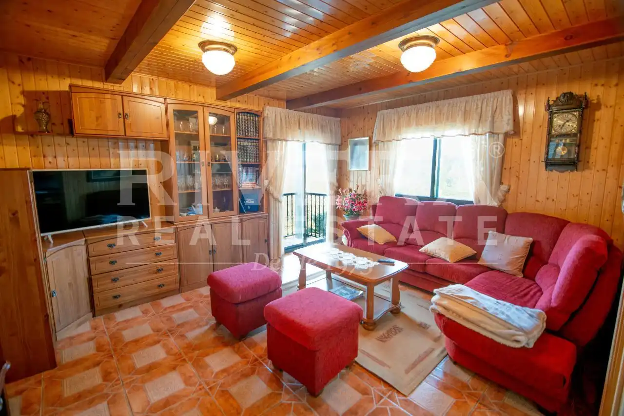 Sala d'estar de Casa o xalet en venda en Redondela amb Calefacció, Jardí privat i Terrassa
