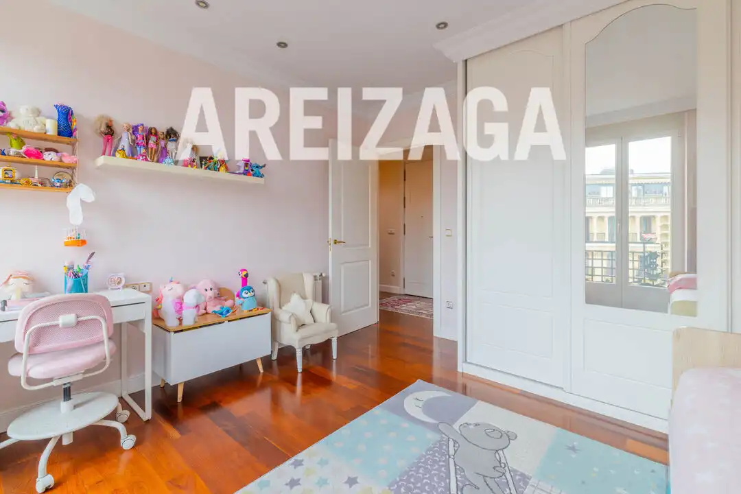 Habitación de Piso en venta en Donostia - San Sebastián  con Calefacción, Terraza y Trastero