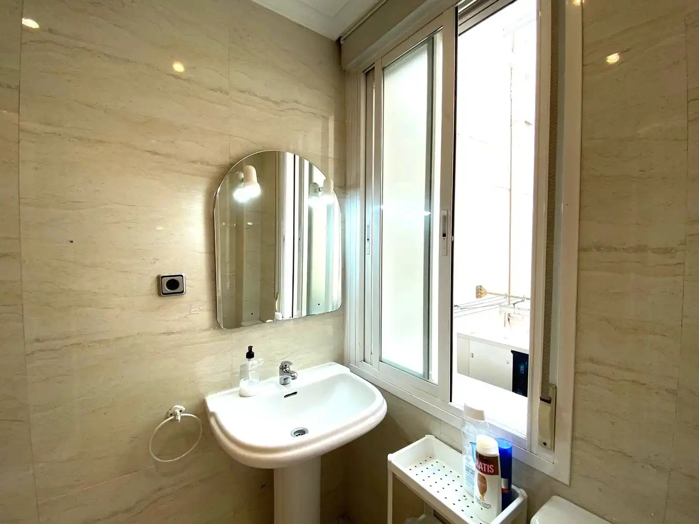 Baño de Piso de alquiler en Madrid con Aire acondicionado, Calefacción y Balcón