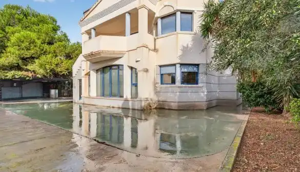 Casa con jardín en venta en La Caleta - La Calalga -  Les Bassetes