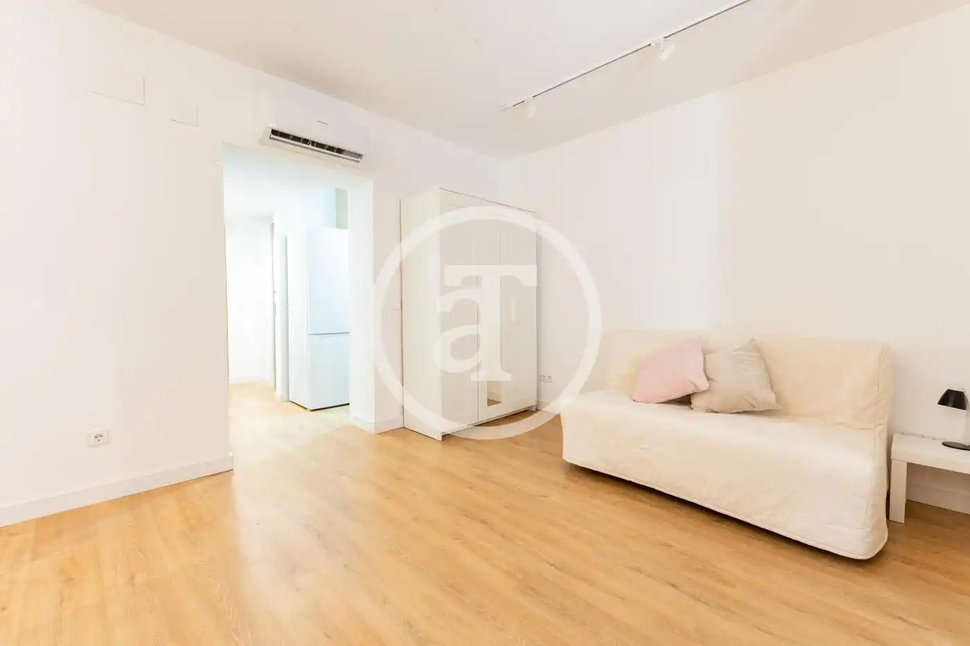 Sala d'estar de Estudi de lloguer en Madrid amb Aire condicionat, Calefacció i Moblat