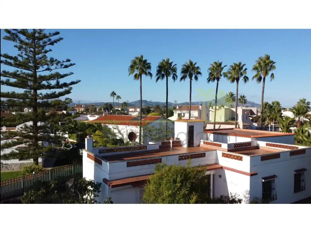 Vista exterior de Casa o xalet en venda en Vinaròs amb Jardí privat, Terrassa i Piscina