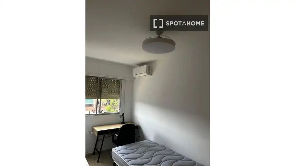 Habitación de Piso para compartir en Granada con Aire acondicionado, Calefacción y Amueblado