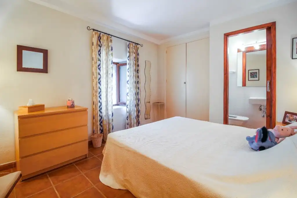 Dormitori de Casa adosada en venda en Pollença amb Aire condicionat, Terrassa i Piscina