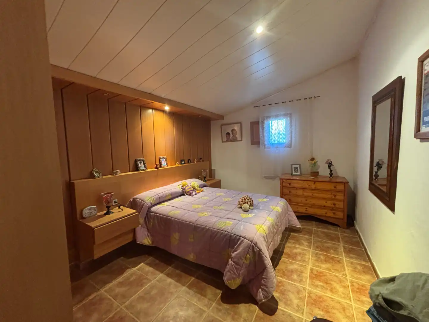 Schlafzimmer von Country house zum Verkauf in Flix mit Klimaanlage, Privatgarten und Schwimmbad