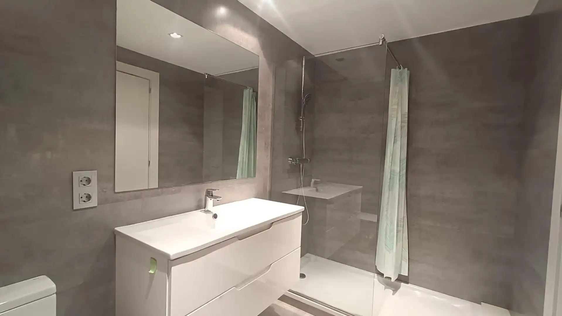 Badezimmer von Wohnung zum Verkauf in Vic mit Heizung, Parkett und Balkon