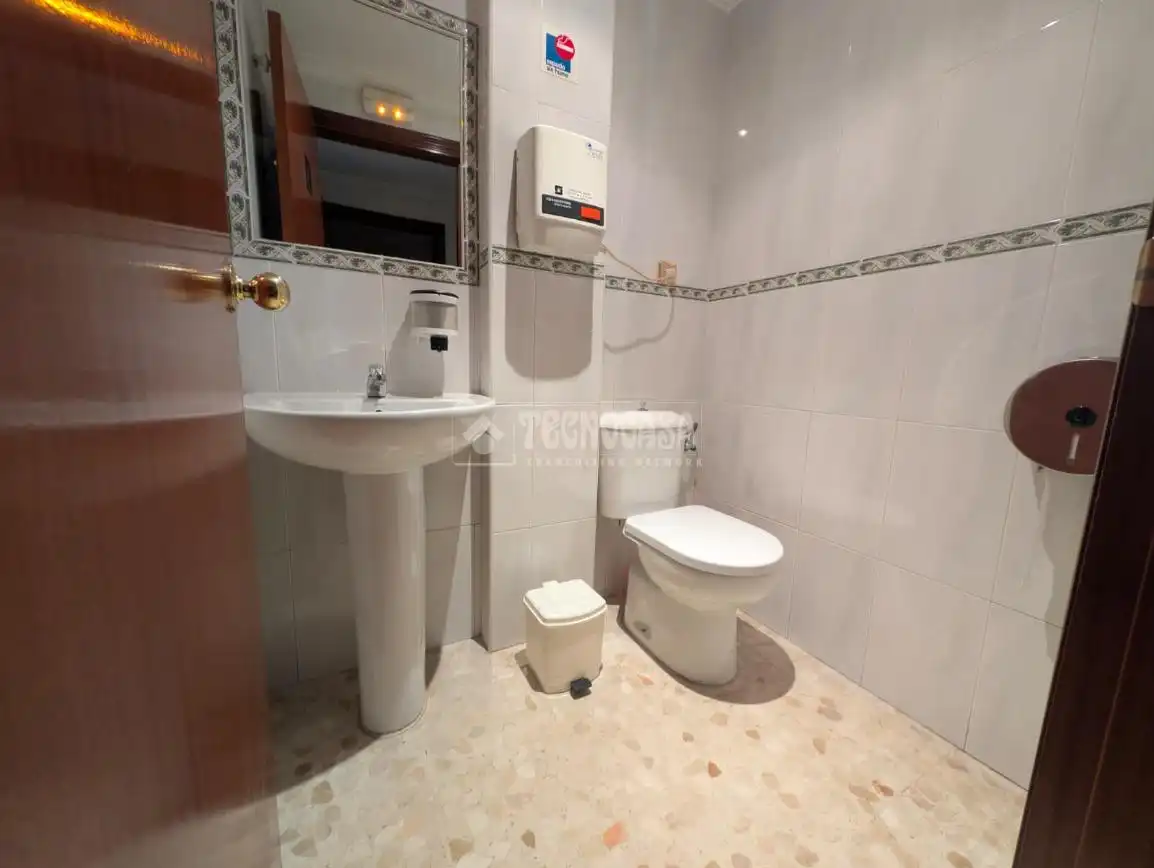 Baño de Local en venta en Jerez de la Frontera con Aire acondicionado, Calefacción y Terraza