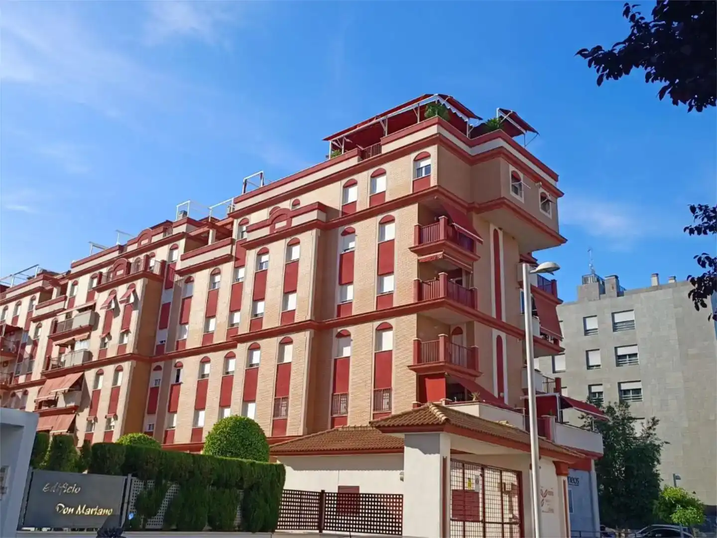 Vista exterior de Àtic en venda en  Córdoba Capital amb Aire condicionat, Piscina i Balcó