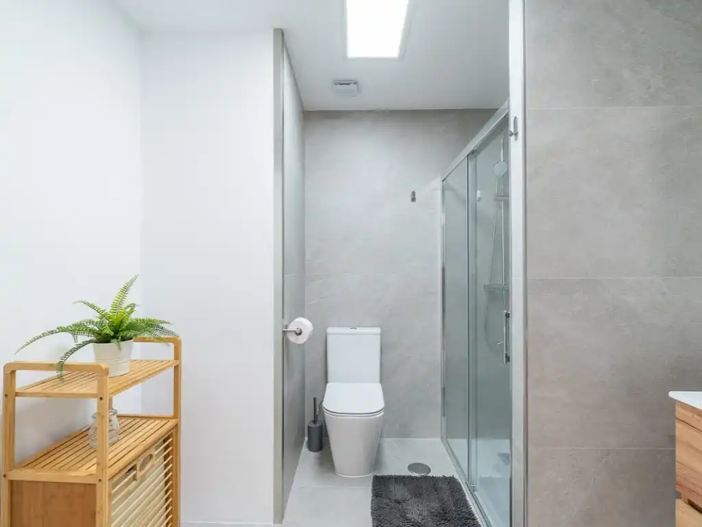 Bathroom of Apartments for sale in Torrevieja  with Air Conditioner, Furnished and Oven