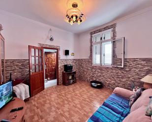 Sala d'estar de Casa adosada en venda en Las Palmas de Gran Canaria amb Moblat