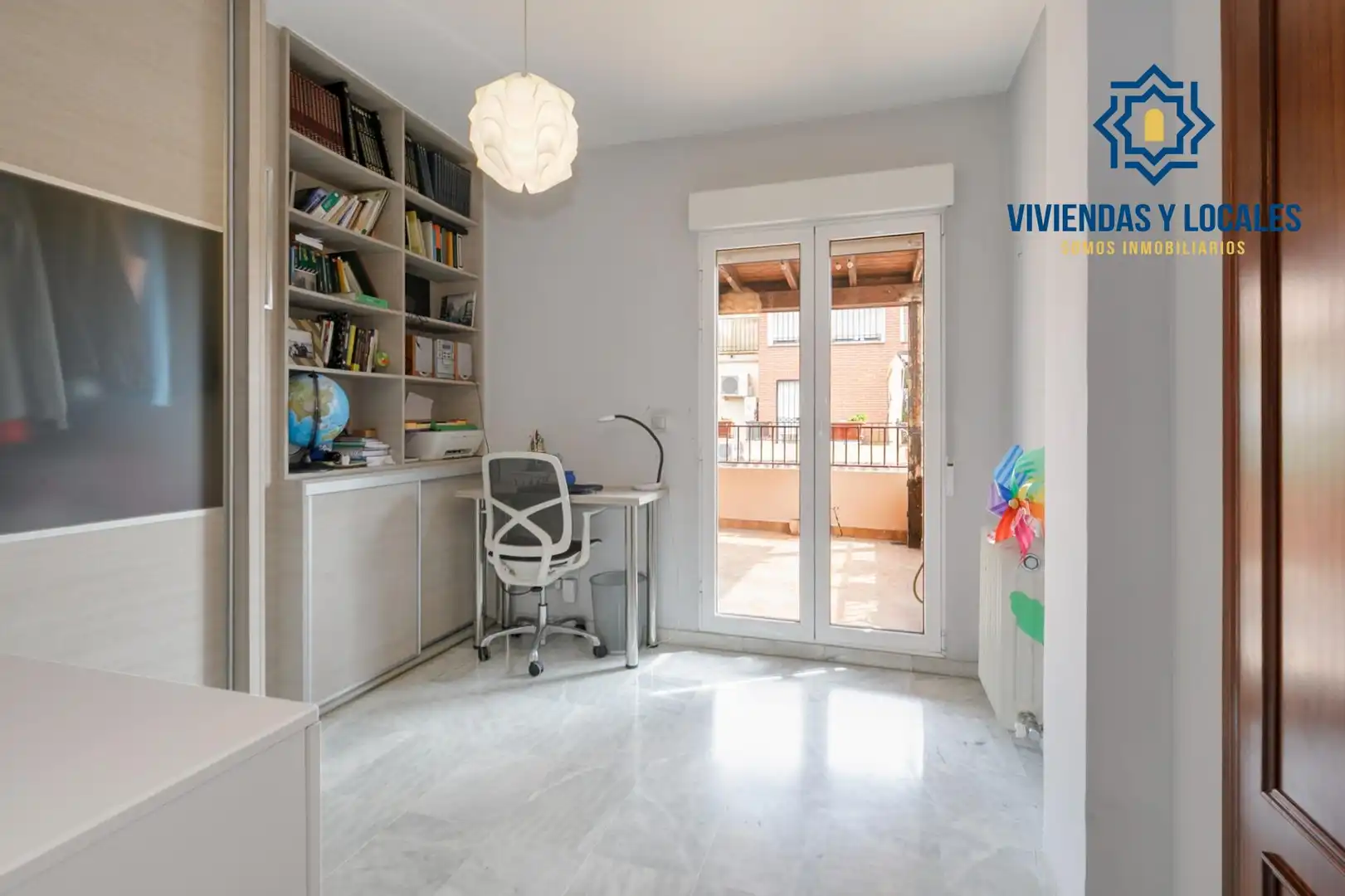 Casa adosada en venta en Angustias - Chana - Encina