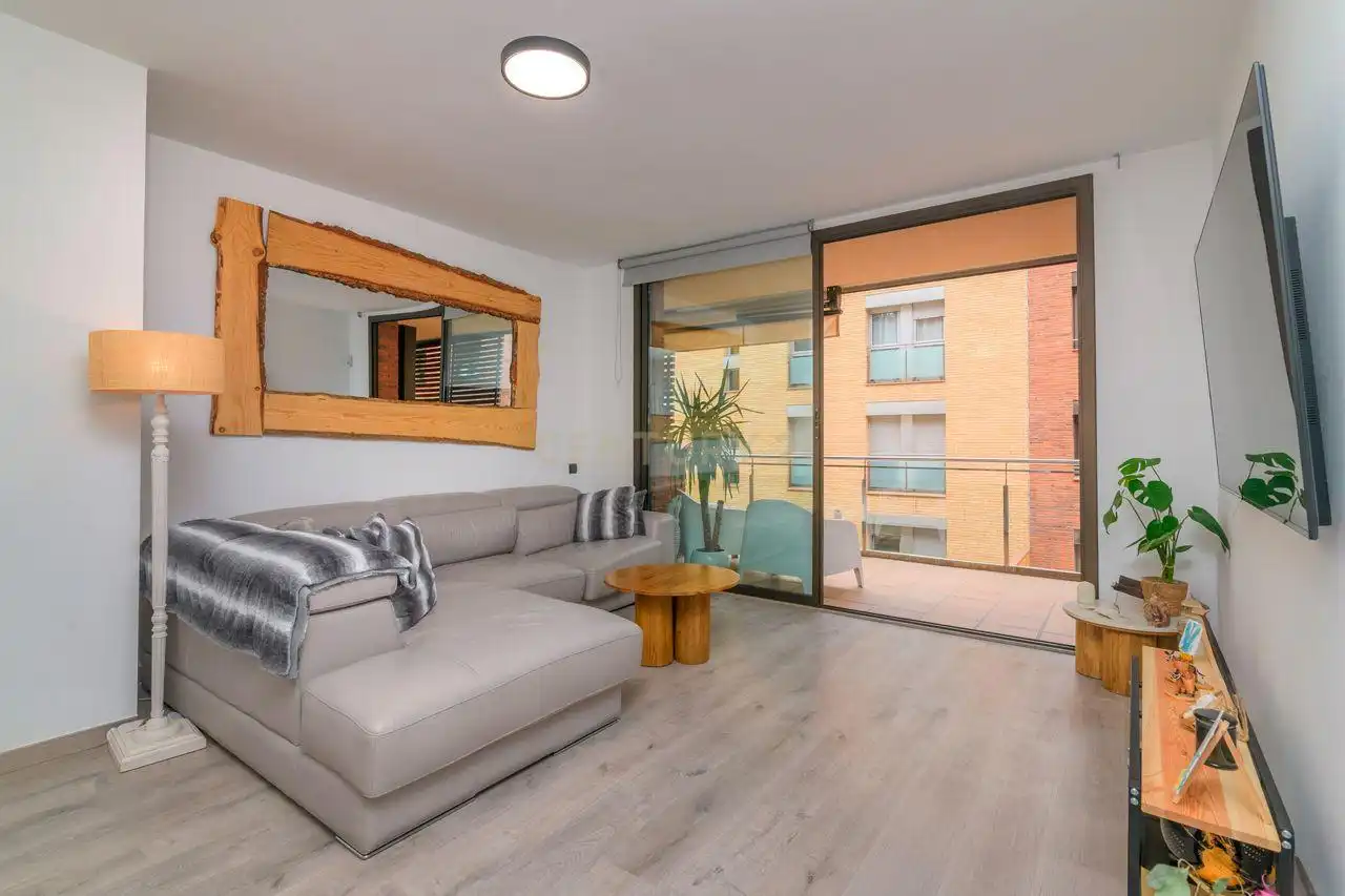 Sala de estar de Apartamento en venta en Molins de Rei con Aire acondicionado, Trastero y Balcón