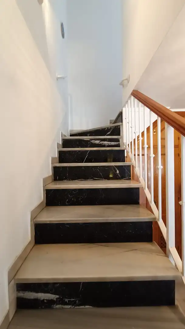 Maison mitoyenne avec terrasse à vendre à Estepona Pueblo, imagen 12