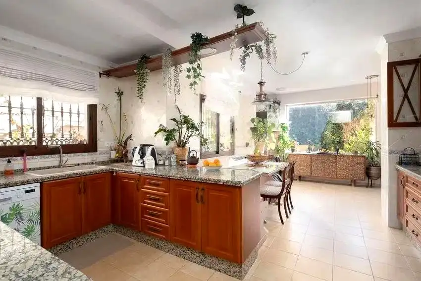 Küche von Haus oder Chalet zum Verkauf in Málaga mit Klimaanlage, Heizung und Privatgarten