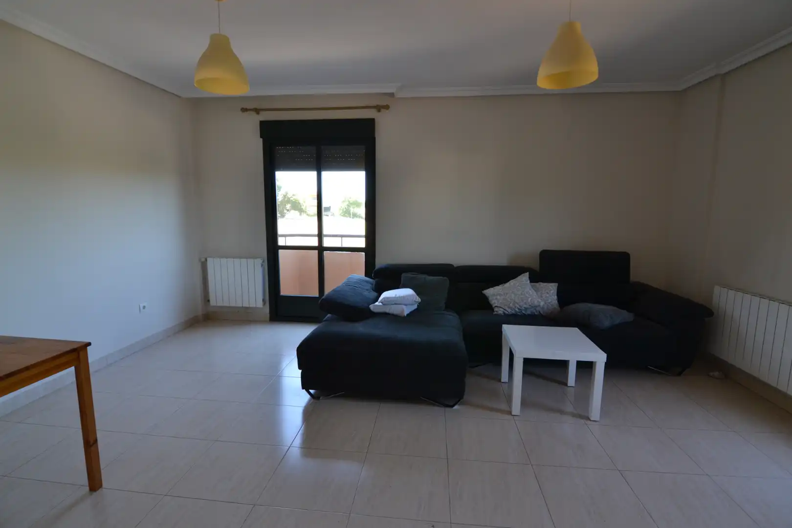 Wohnzimmer von Einfamilien-Reihenhaus zur Miete in Plasencia mit Klimaanlage, Heizung und Terrasse