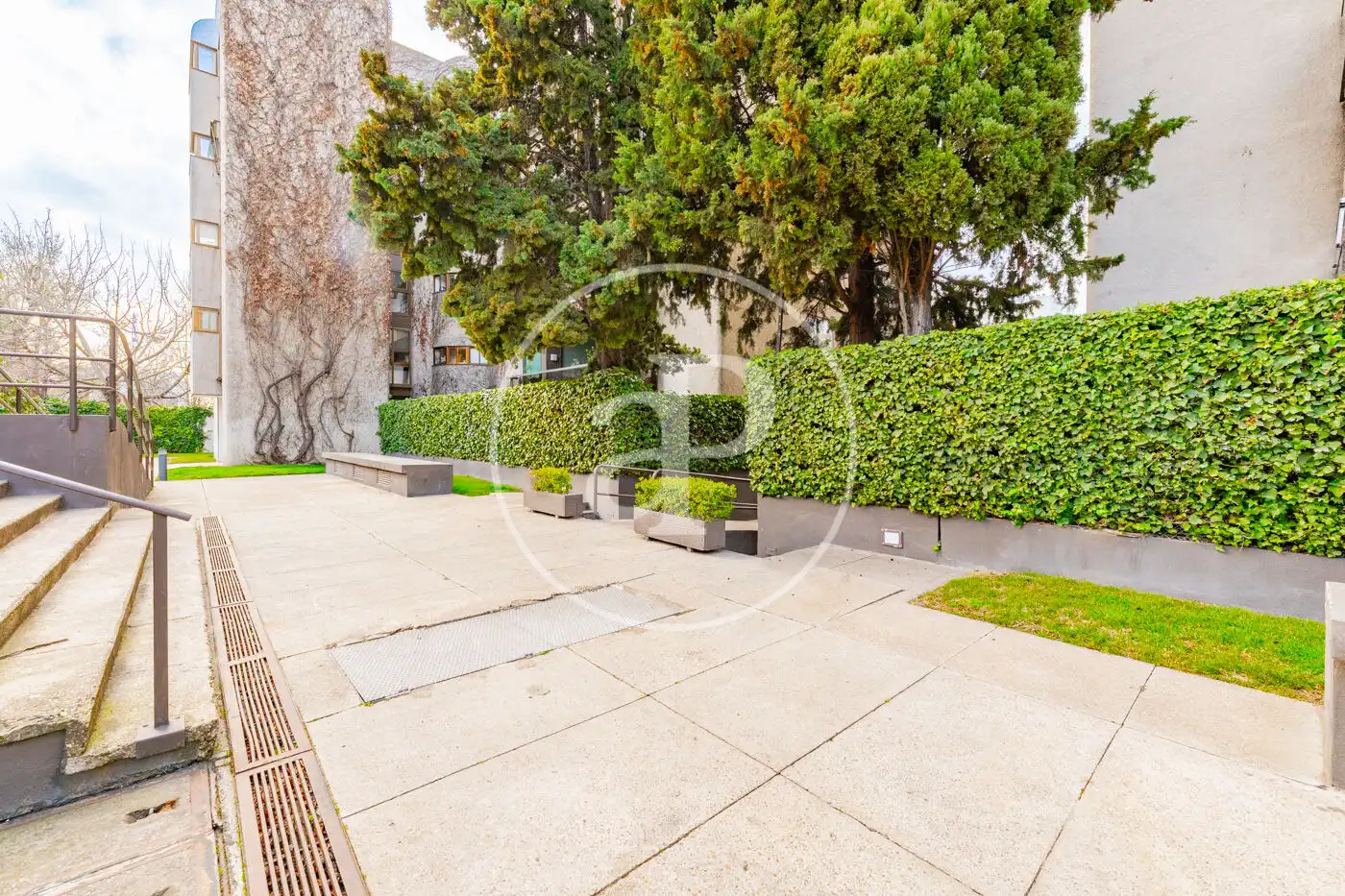 Vista exterior de Pis en venda en Madrid amb Aire condicionat, Calefacció i Jardí privat