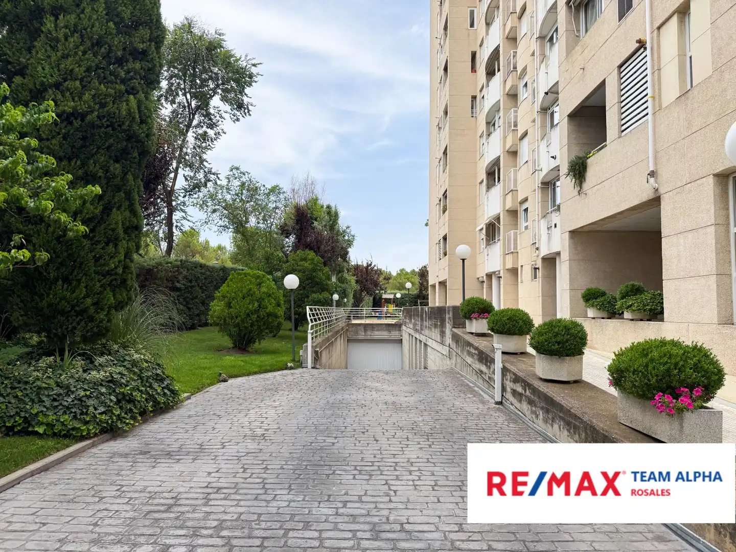 Exterior view of Flat for sale in Madrid  with Heating, Private garden and Parquet flooring