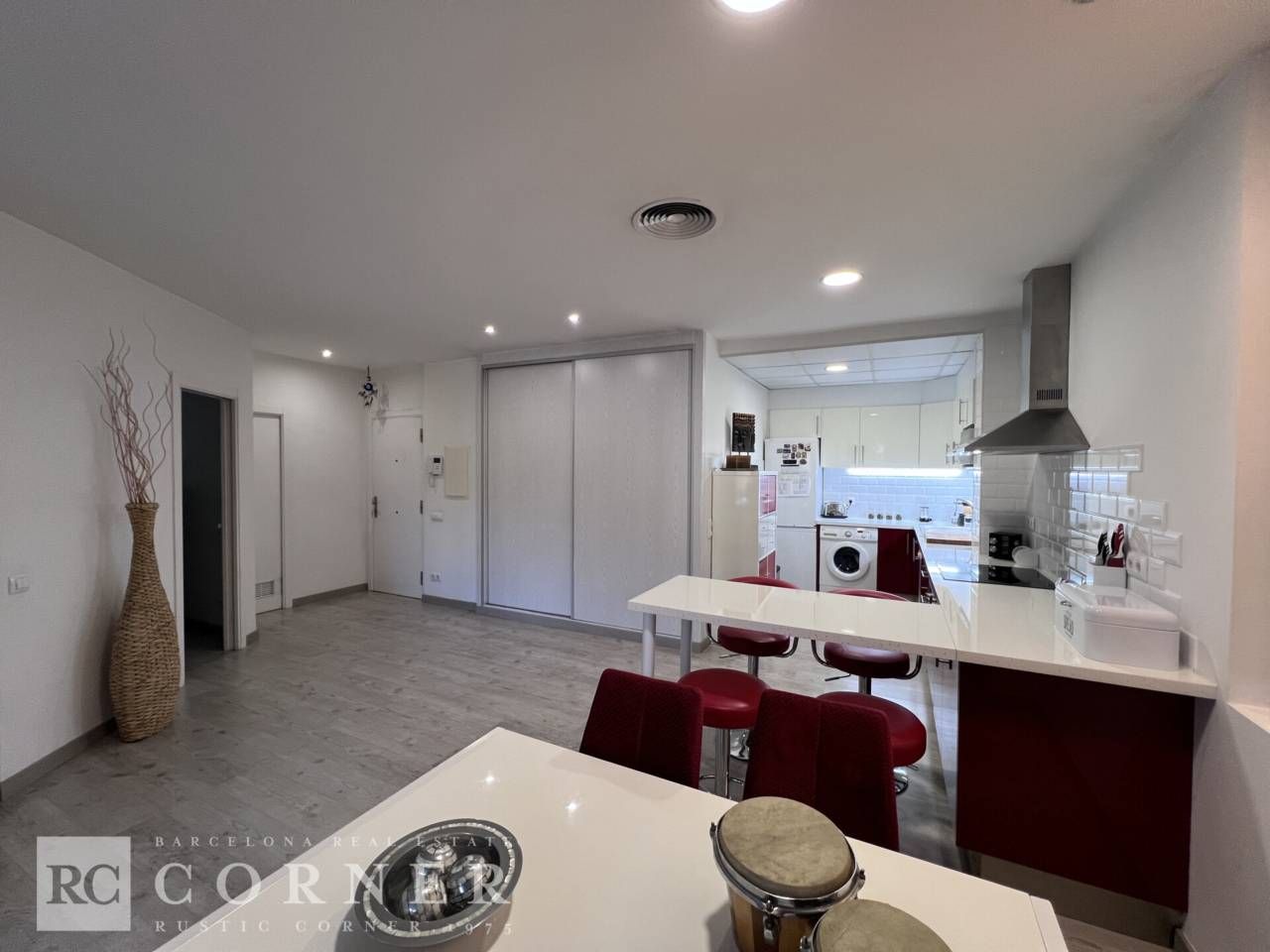 Cuina de Pis en venda en Girona Capital amb Aire condicionat, Parquet i Balcó