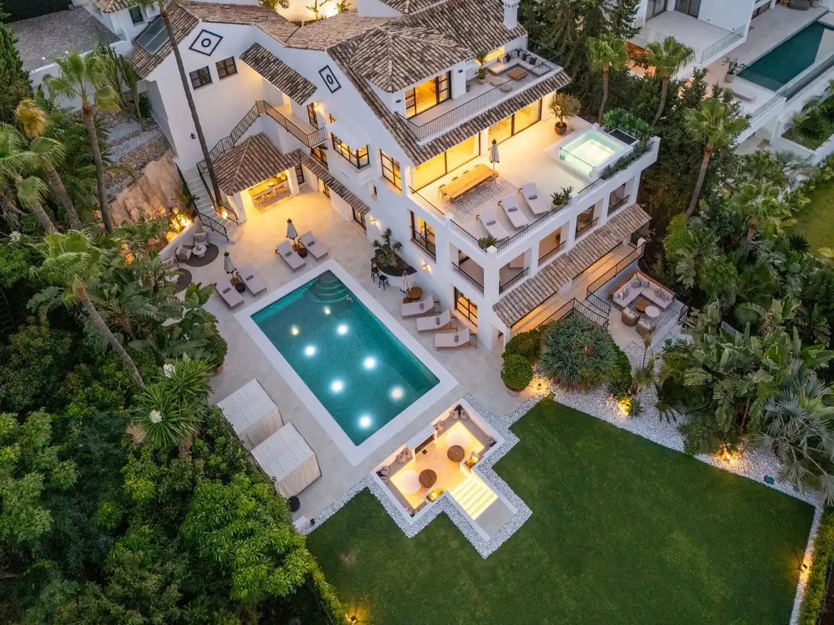 Villa mit Pool zum Verkauf in Nueva Andalucía