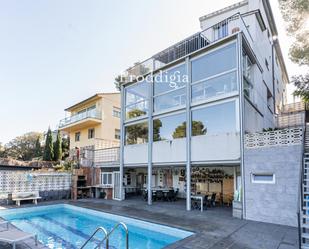 Vista exterior de Casa o xalet en venda en Sant Cugat del Vallès amb Aire condicionat, Calefacció i Jardí privat