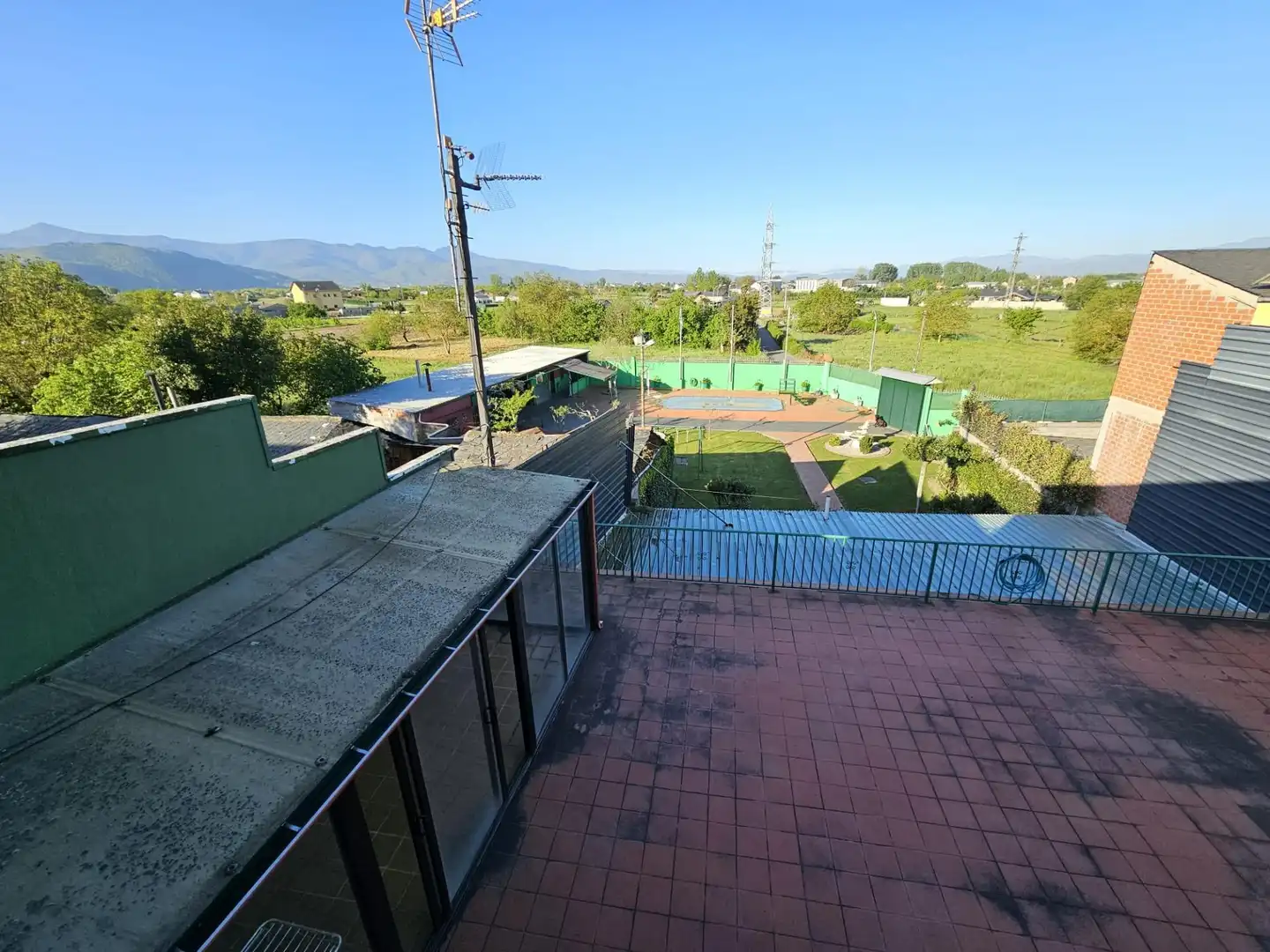Jardín de Casa o chalet en venta en Ponferrada con Aire acondicionado, Calefacción y Jardín privado