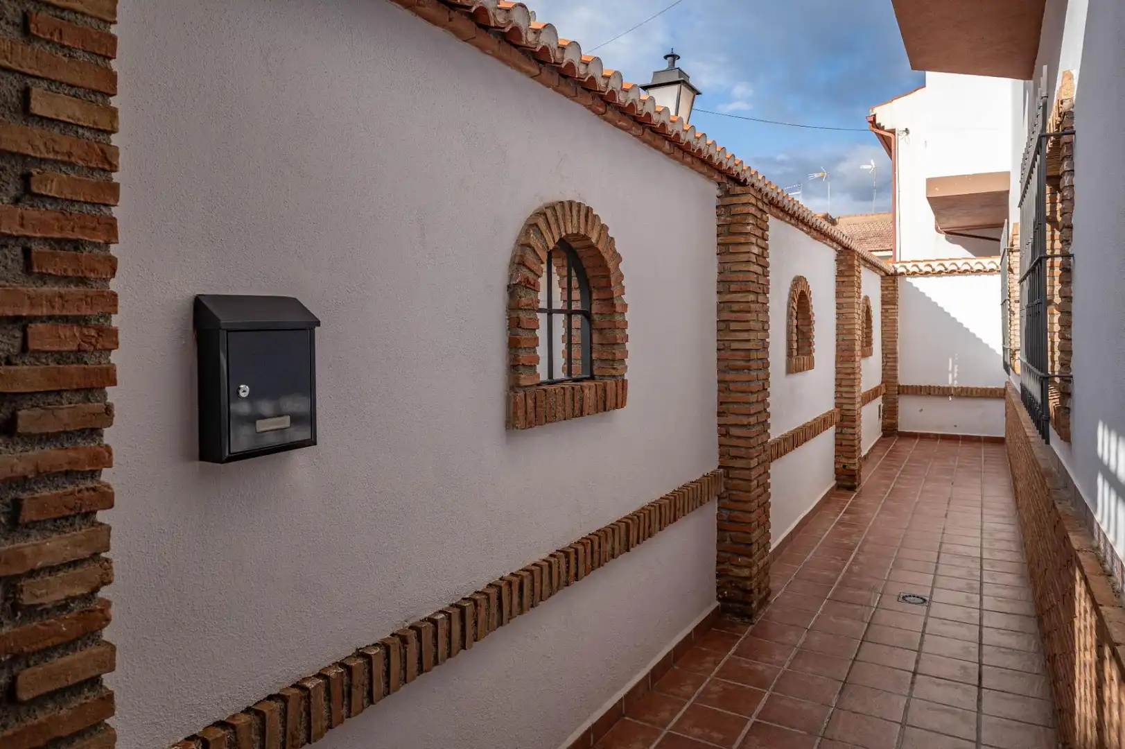 Vista exterior de Casa o xalet en venda en Las Gabias amb Aire condicionat, Terrassa i Moblat