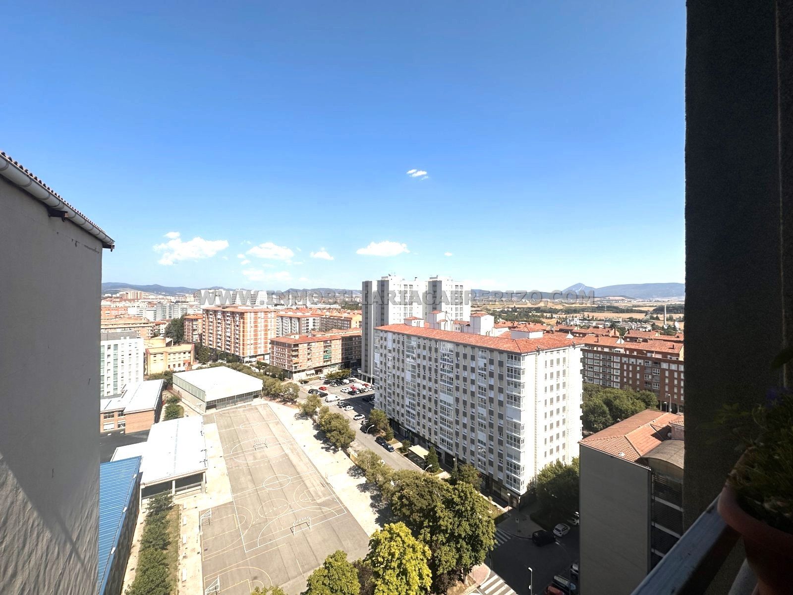 Exterior view of Flat for sale in Barañain  with Heating, Parquet flooring and Oven